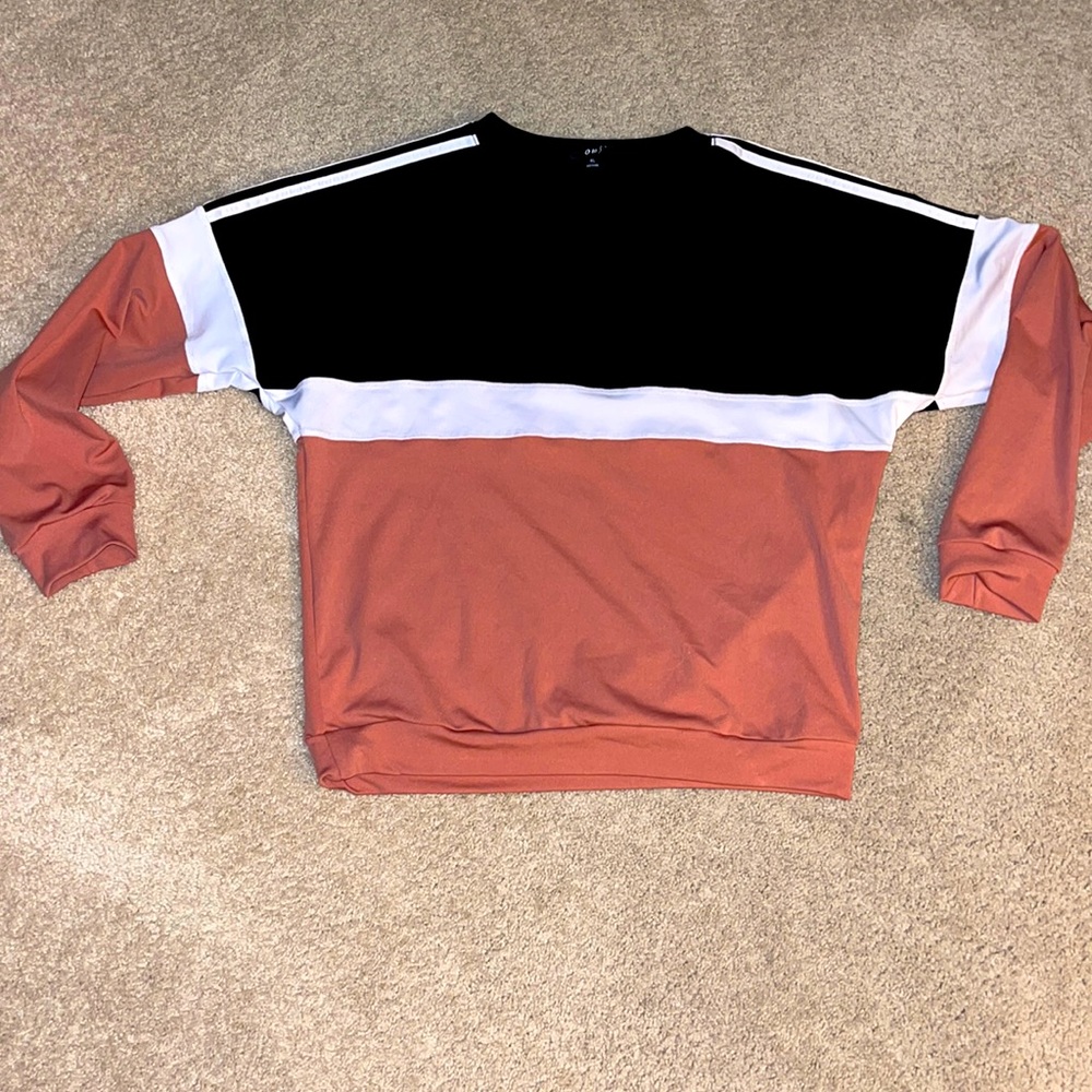 Good condition “0 to 5” brand stretchy long sleeve‎ top silky material / size XL